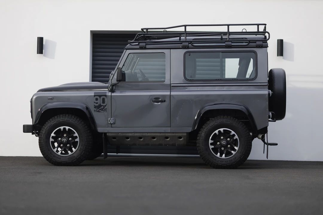 2016 Land Rover Defender 90 - Image 13 of 31
