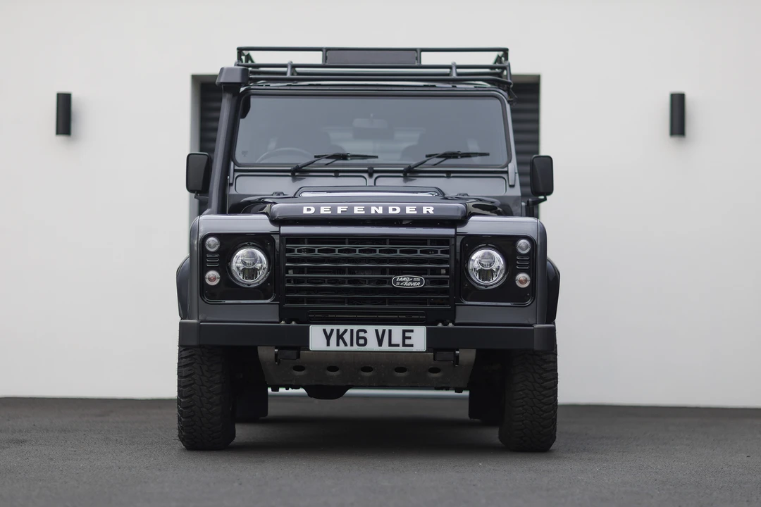 2016 Land Rover Defender 90 - Image 11 of 31