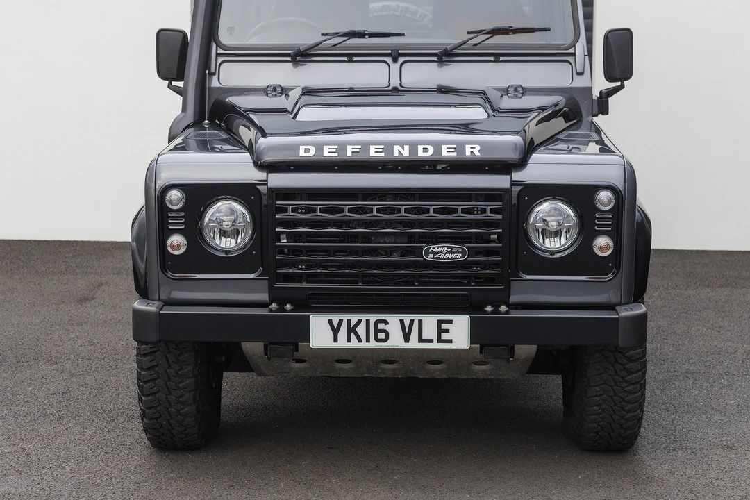 2016 Land Rover Defender 90 - Image 19 of 31