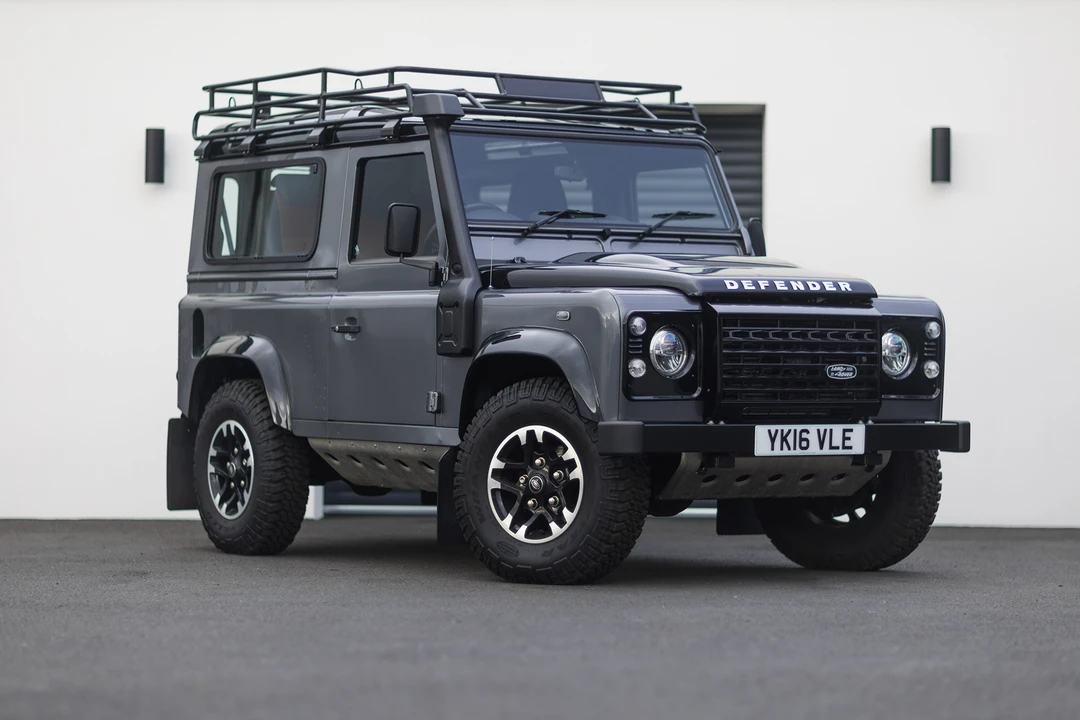 2016 Land Rover Defender 90 - Image 18 of 31
