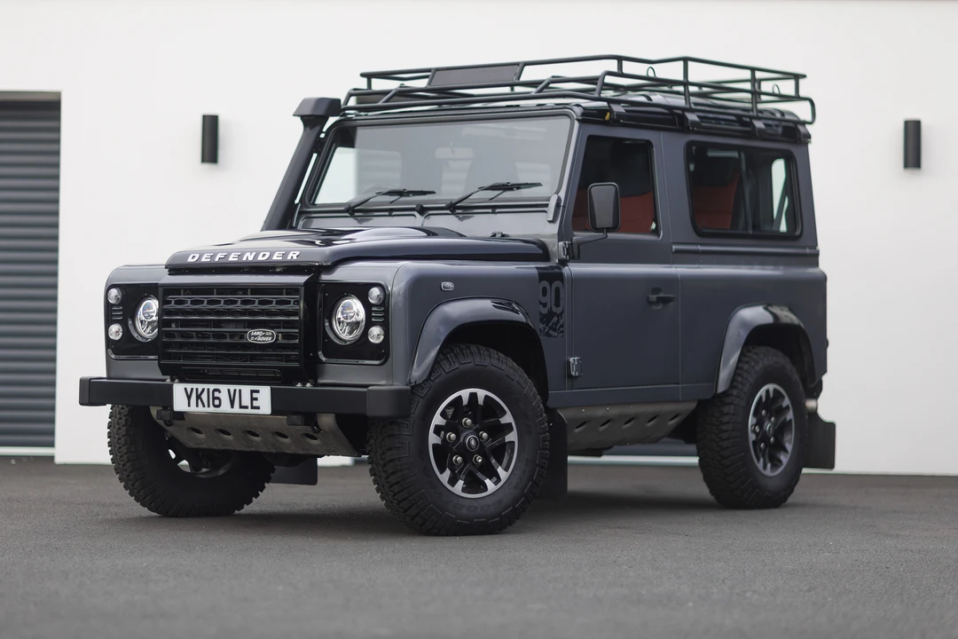 2016 Land Rover Defender 90 - Image 12 of 31