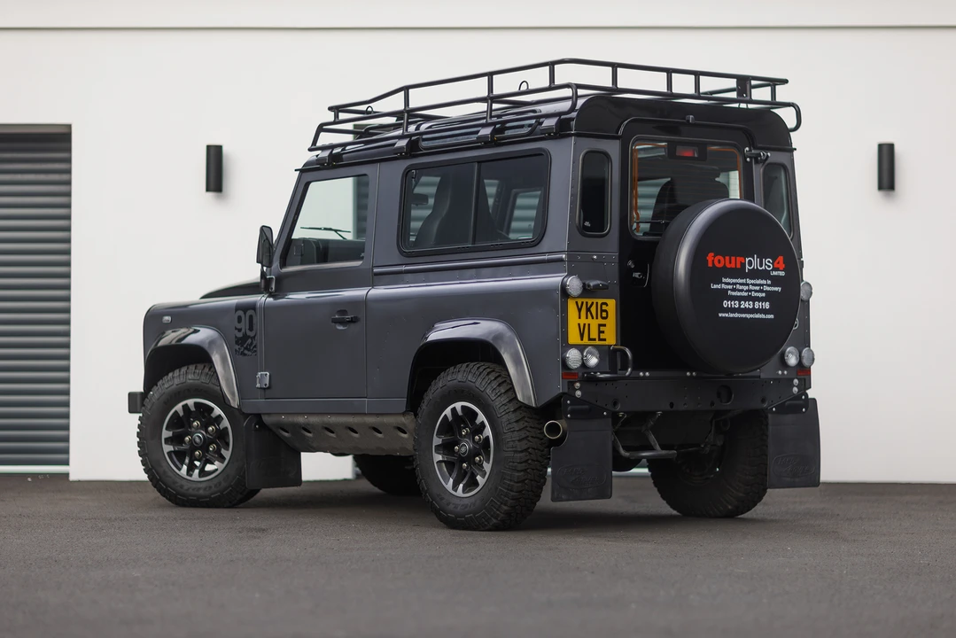 2016 Land Rover Defender 90 - Image 14 of 31