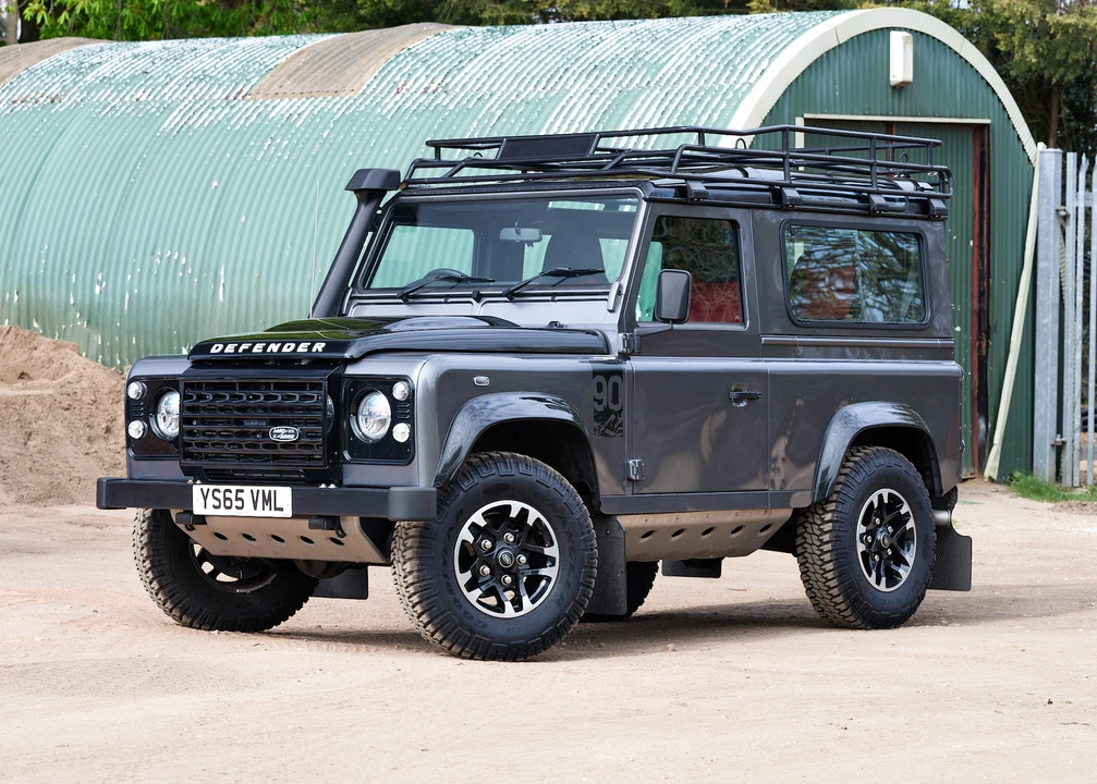 2016 Land Rover Defender 90 - Image 2 of 31