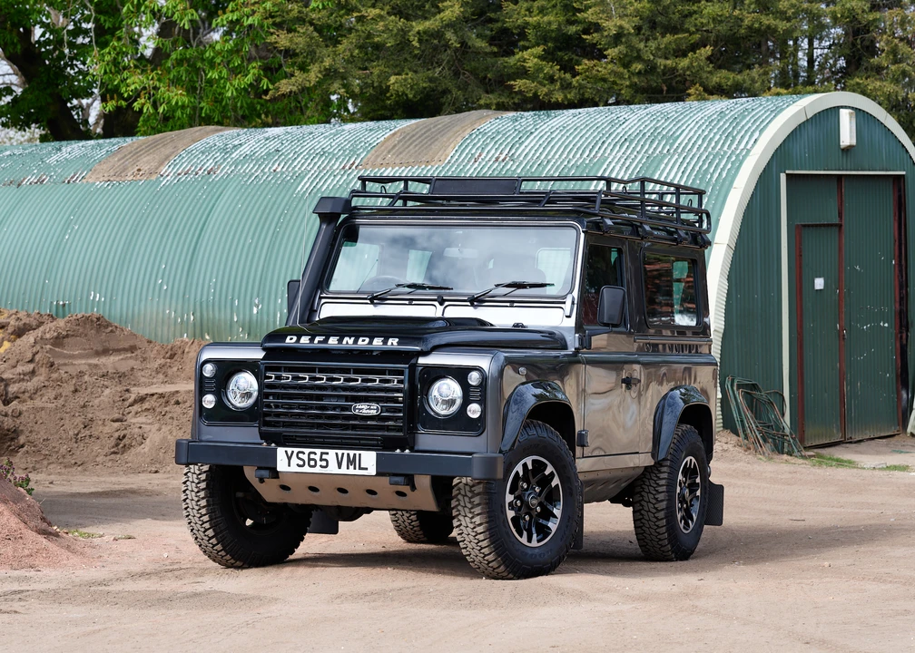 2016 Land Rover Defender 90 - Image 7 of 31