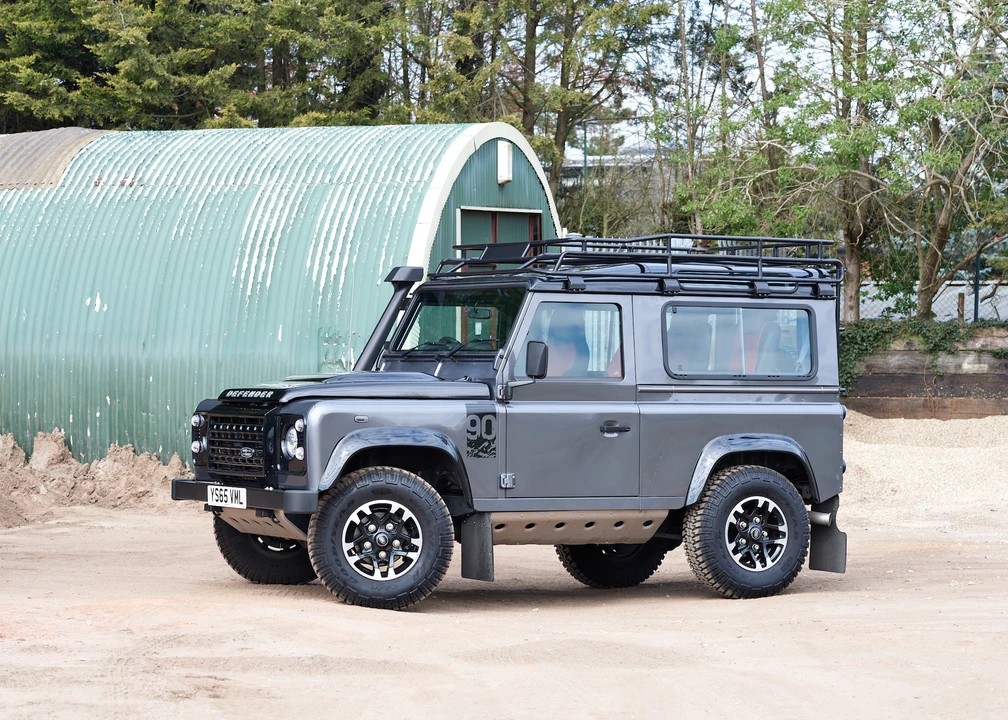 2016 Land Rover Defender 90 - Image 12 of 31