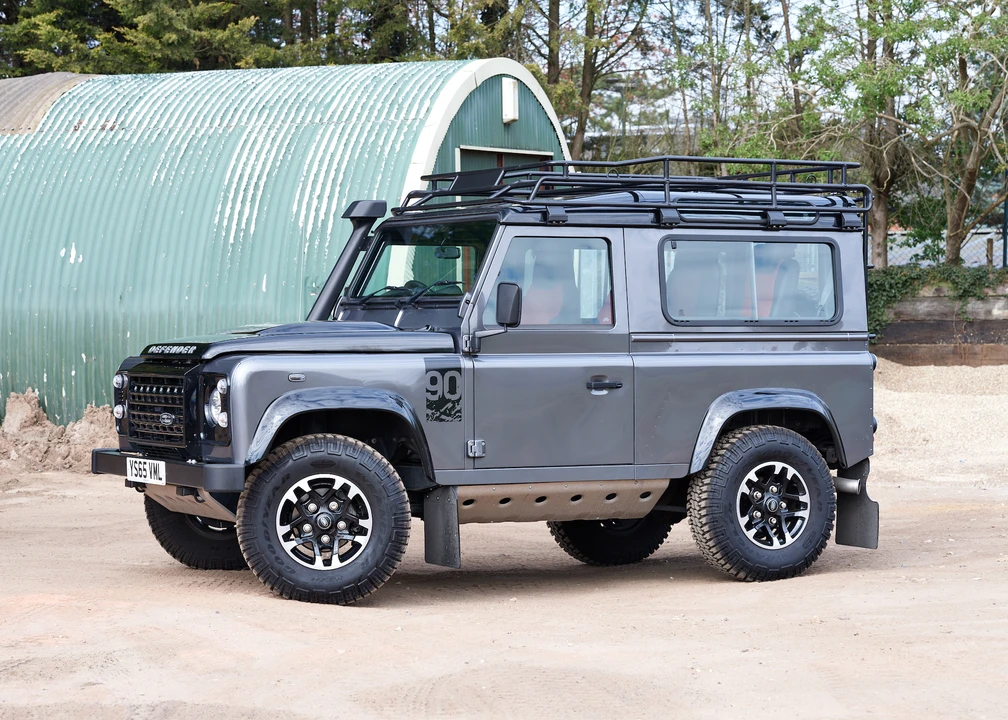 2016 Land Rover Defender 90 - Image 13 of 31