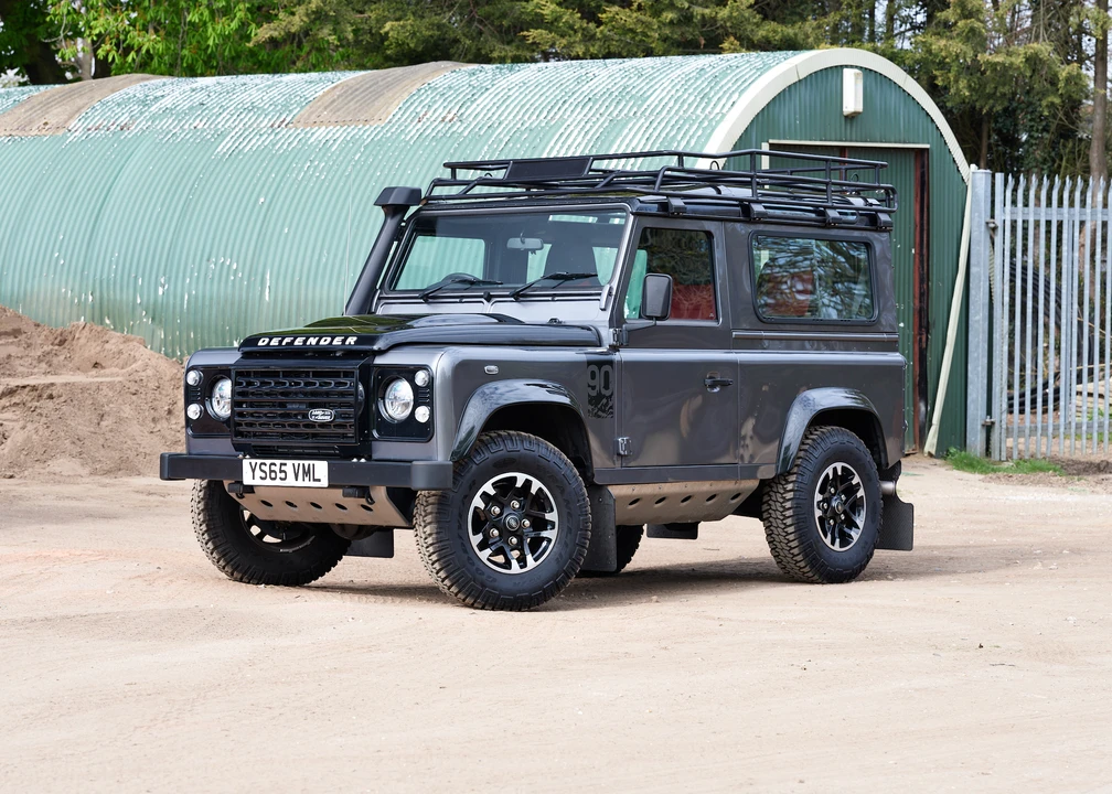 2016 Land Rover Defender 90 - Image 10 of 31