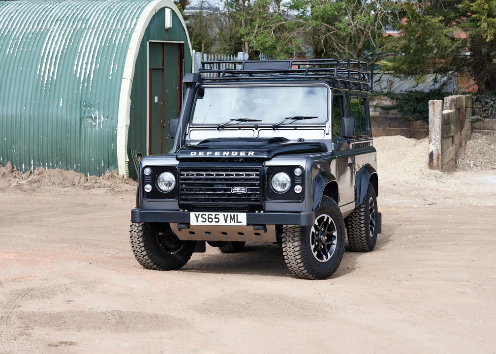 2016 Land Rover Defender 90 - Image 6 of 31