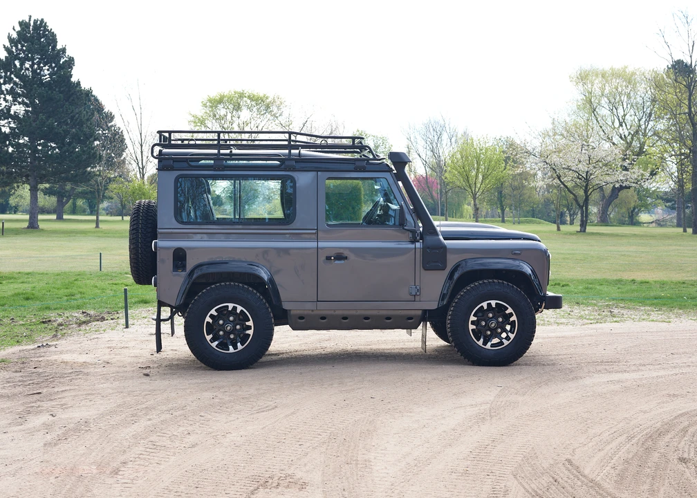 2016 Land Rover Defender 90 - Image 22 of 31