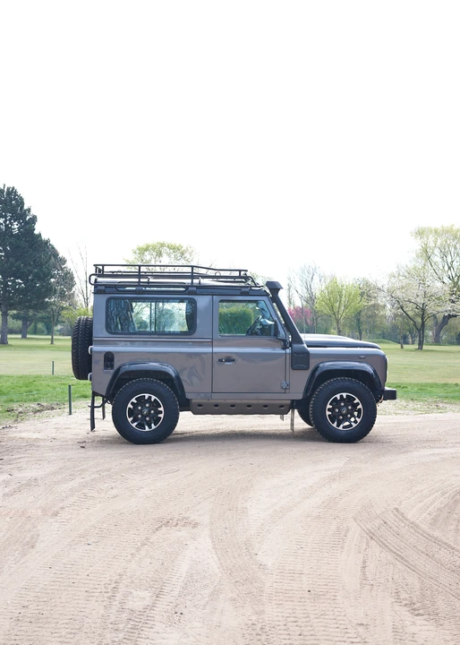2016 Land Rover Defender 90 - Image 23 of 31
