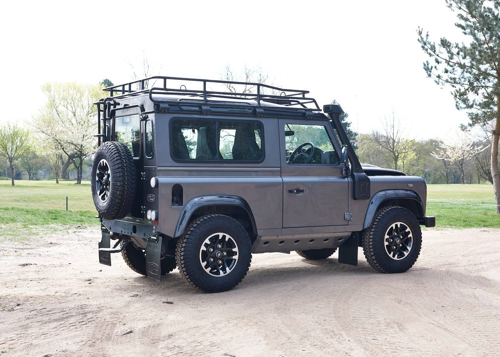 2016 Land Rover Defender 90 - Image 19 of 31