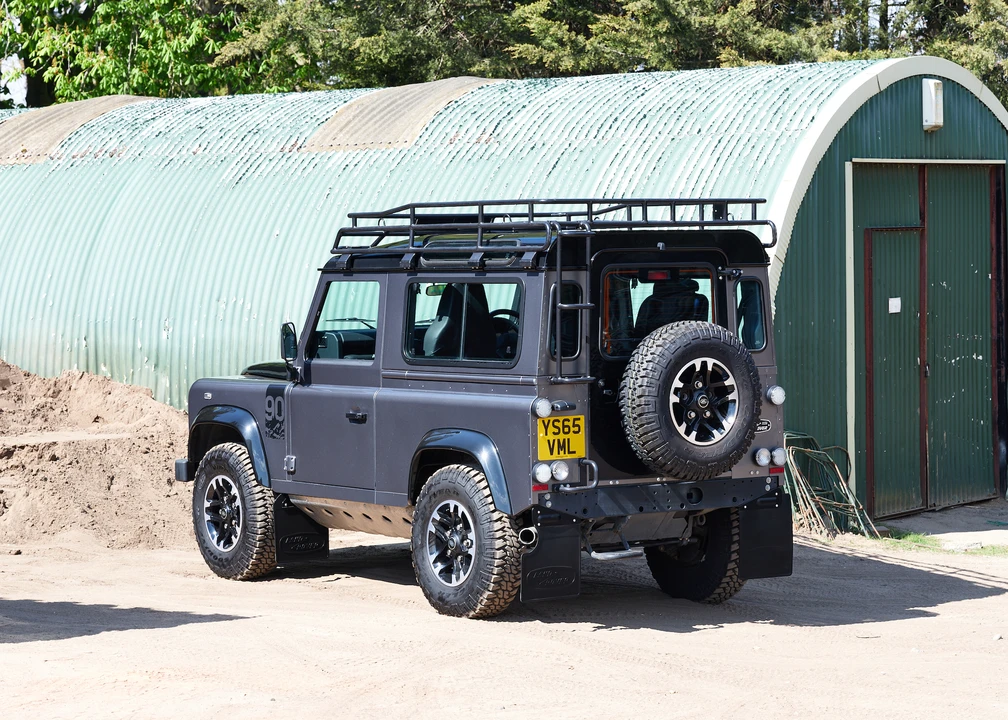 2016 Land Rover Defender 90 - Image 3 of 31