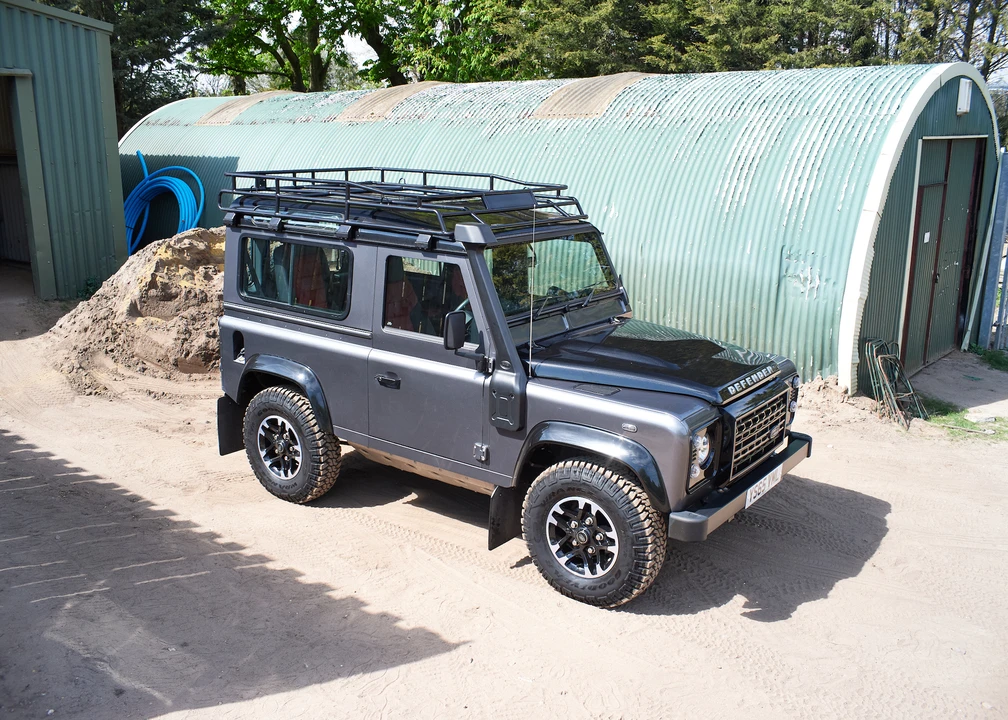 2016 Land Rover Defender 90 - Image 25 of 31