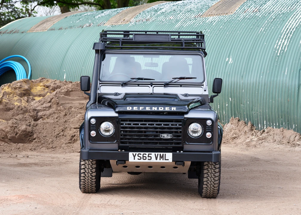 2016 Land Rover Defender 90 - Image 28 of 31