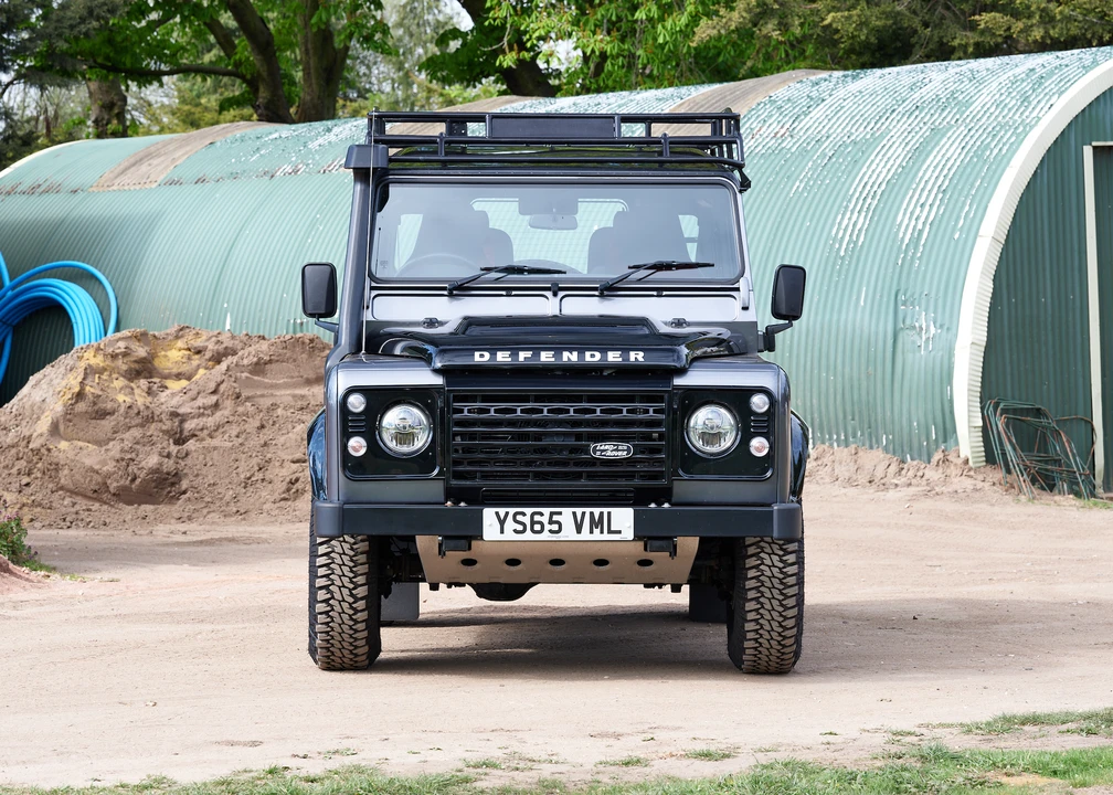 2016 Land Rover Defender 90 - Image 4 of 31