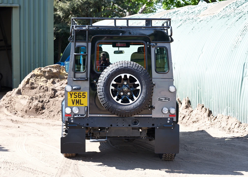 2016 Land Rover Defender 90 - Image 17 of 31