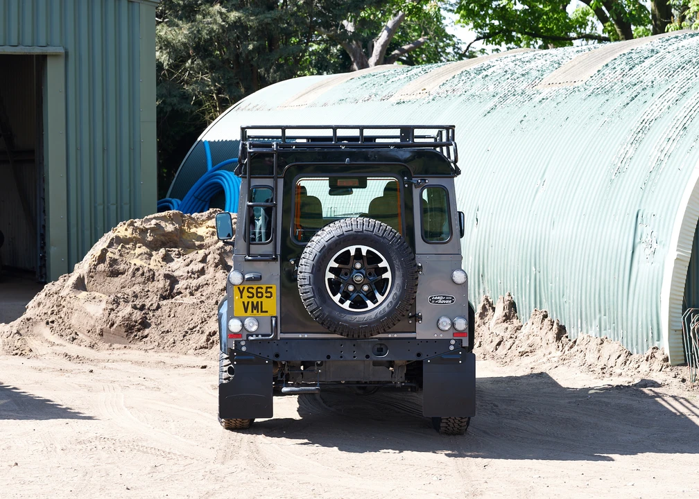 2016 Land Rover Defender 90 - Image 18 of 31