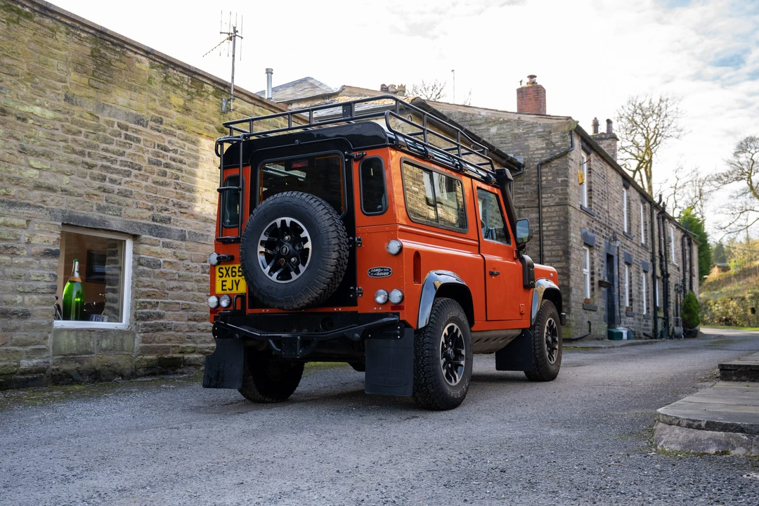 2016 Land Rover Defender 90 - Image 14 of 31