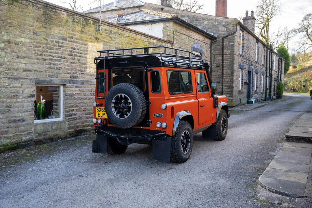 2016 Land Rover Defender 90 - Image 15 of 31