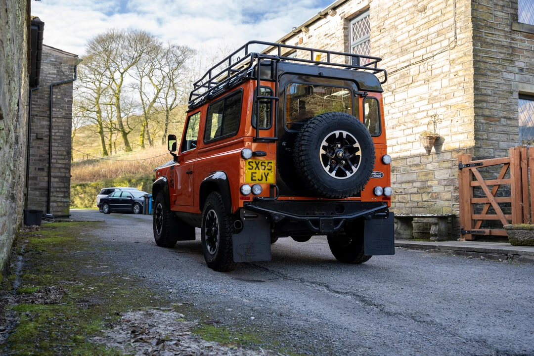 2016 Land Rover Defender 90 - Image 10 of 31
