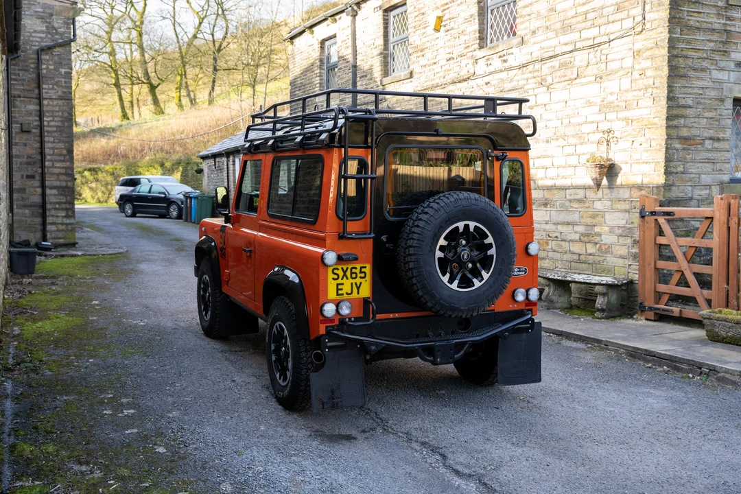 2016 Land Rover Defender 90 - Image 11 of 31
