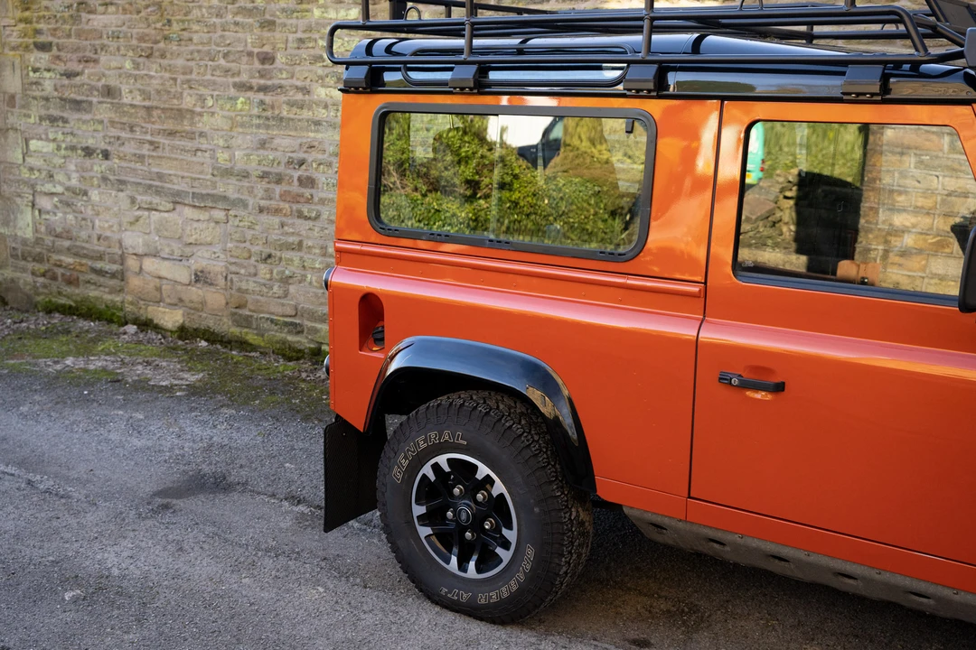 2016 Land Rover Defender 90 - Image 17 of 31
