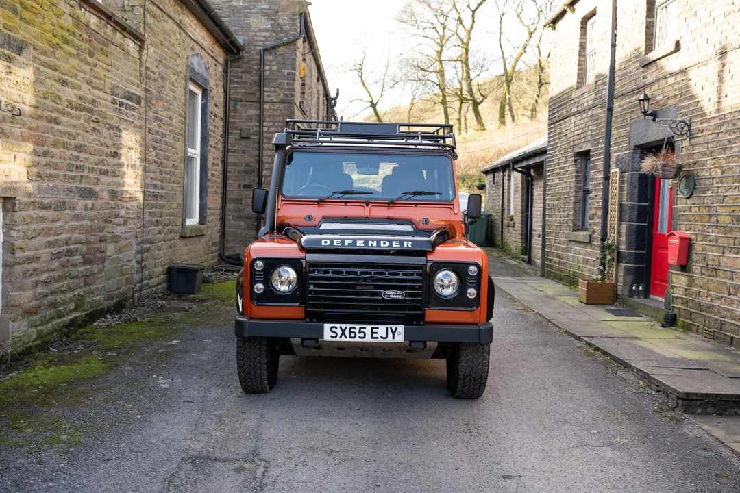2016 Land Rover Defender 90 - Image 5 of 31