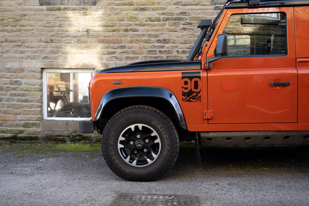 2016 Land Rover Defender 90 - Image 28 of 31