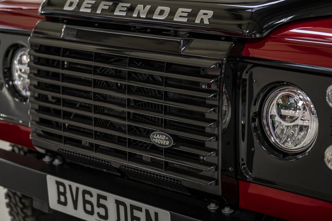 2016 Land Rover Defender 90 - Image 25 of 31