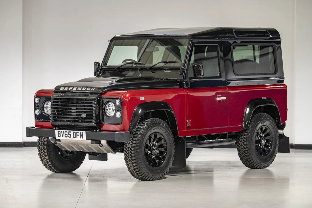 2016 Land Rover Defender 90 - Image 2 of 31