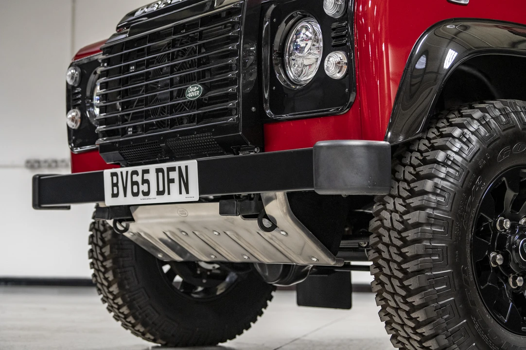 2016 Land Rover Defender 90 - Image 28 of 31