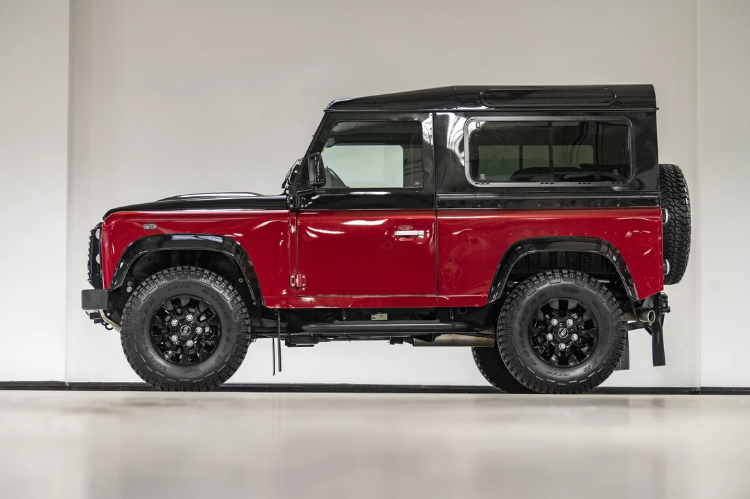 2016 Land Rover Defender 90 - Image 13 of 31