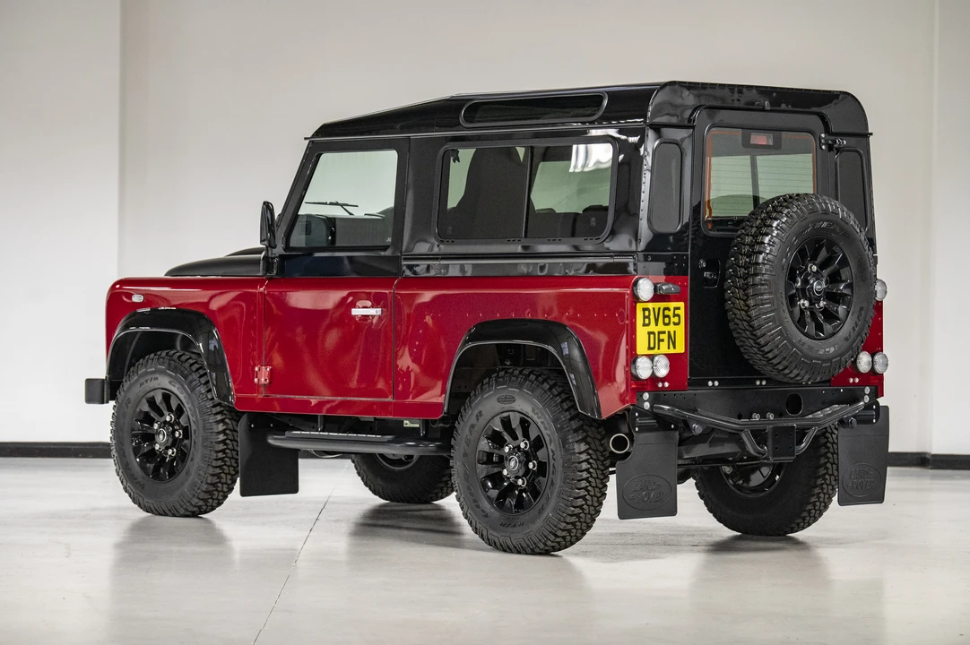 2016 Land Rover Defender 90 - Image 6 of 31