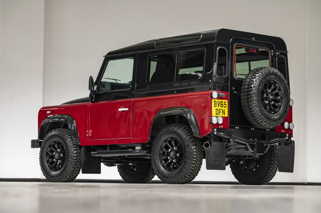 2016 Land Rover Defender 90 - Image 14 of 31
