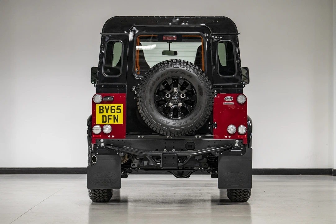2016 Land Rover Defender 90 - Image 15 of 31