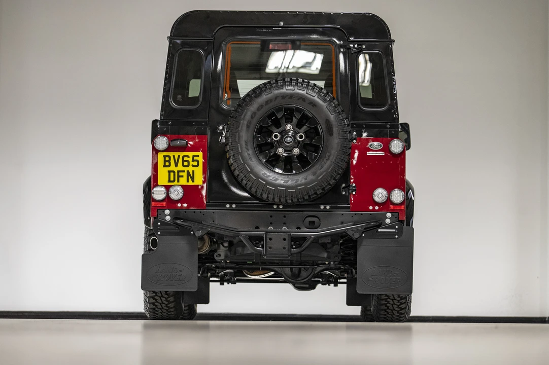 2016 Land Rover Defender 90 - Image 7 of 31