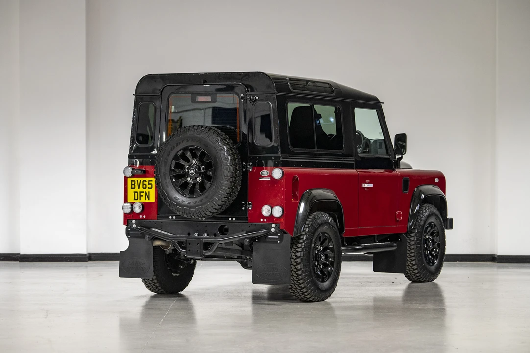 2016 Land Rover Defender 90 - Image 8 of 31