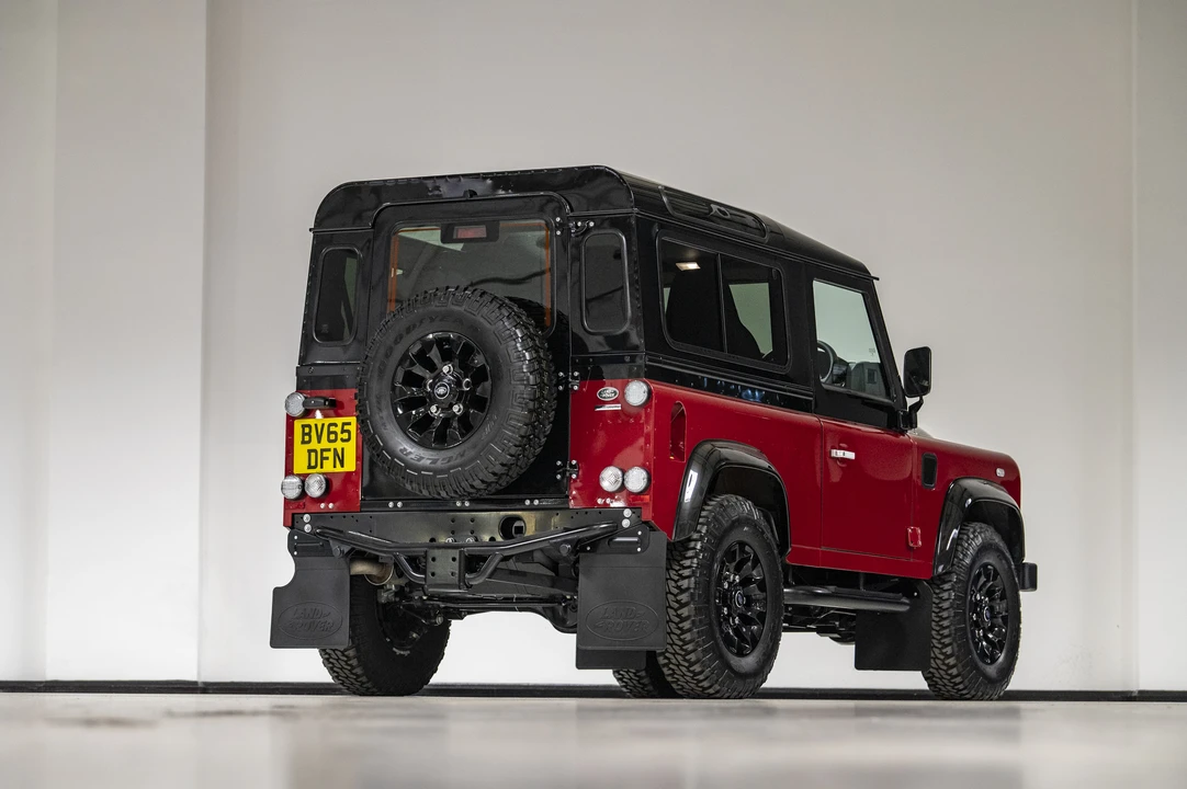 2016 Land Rover Defender 90 - Image 16 of 31