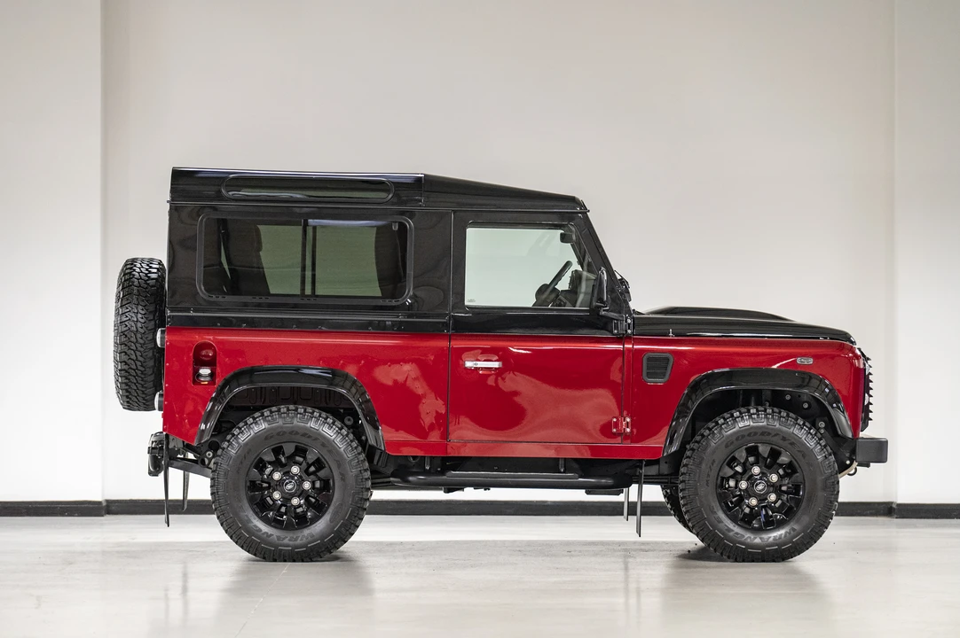 2016 Land Rover Defender 90 - Image 9 of 31