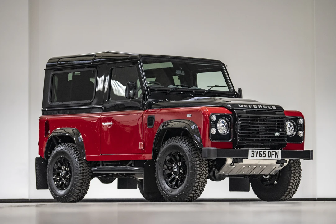 2016 Land Rover Defender 90 - Image 10 of 31