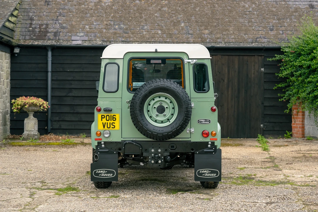 2016 Land Rover Defender 90 - Image 7 of 31