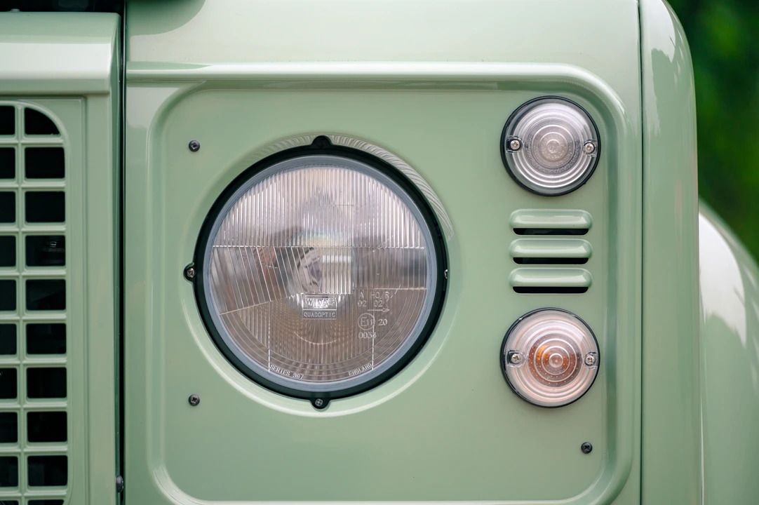 2016 Land Rover Defender 90 - Image 19 of 31