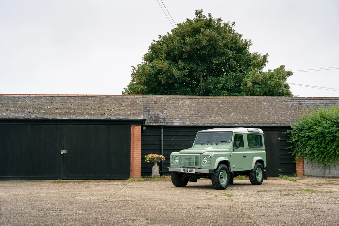 2016 Land Rover Defender 90 - Image 11 of 31