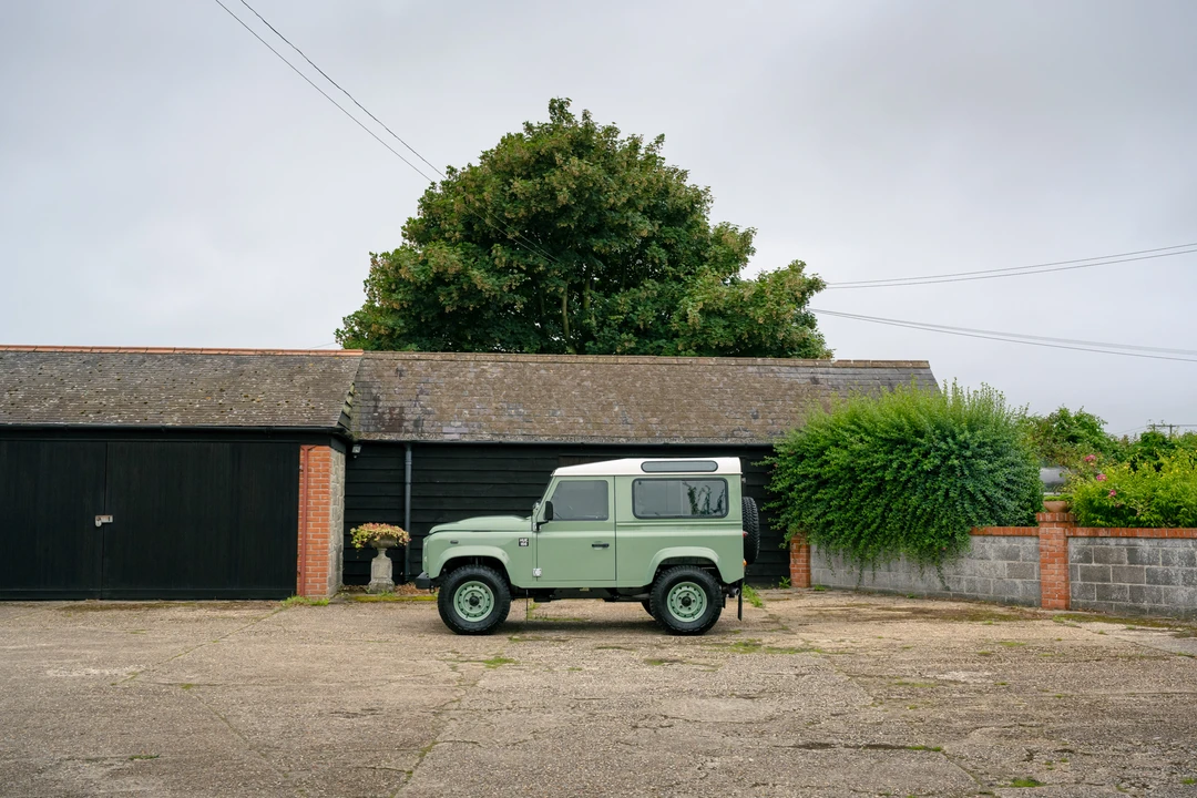 2016 Land Rover Defender 90 - Image 16 of 31