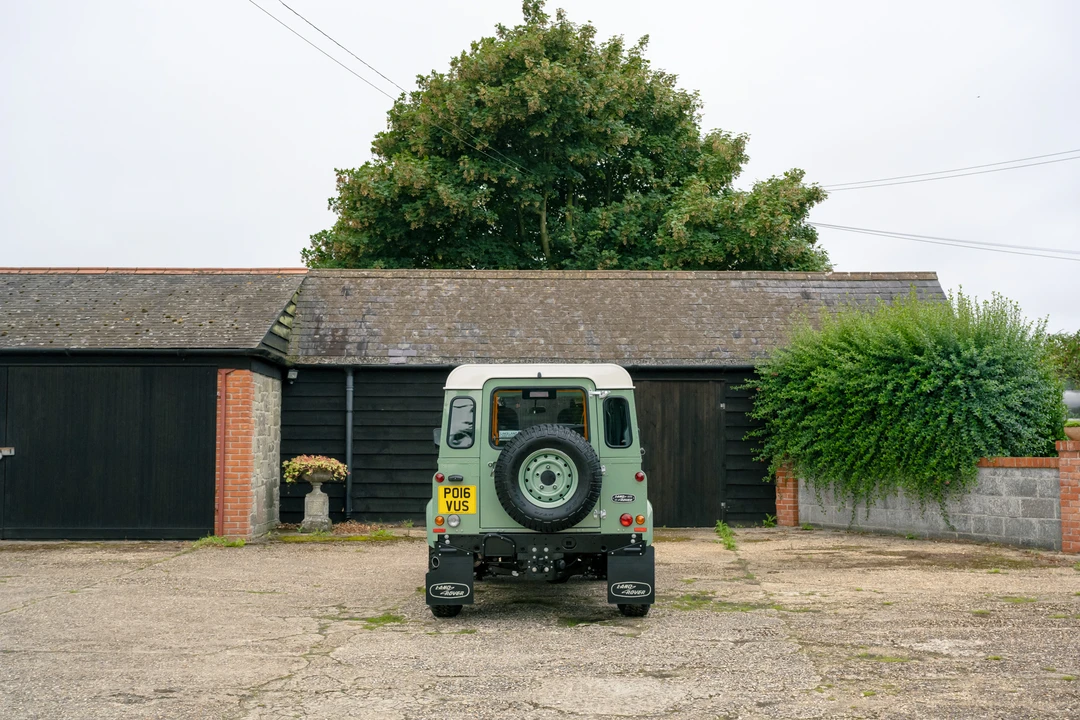 2016 Land Rover Defender 90 - Image 13 of 31