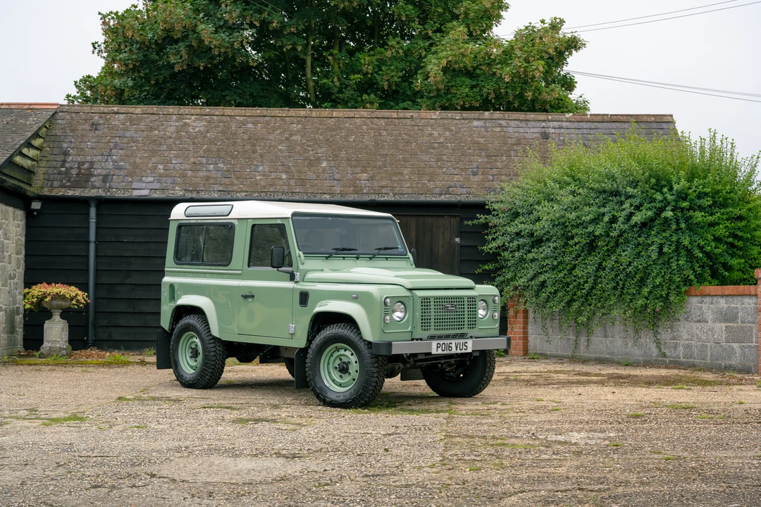 2016 Land Rover Defender 90 - Image 15 of 31