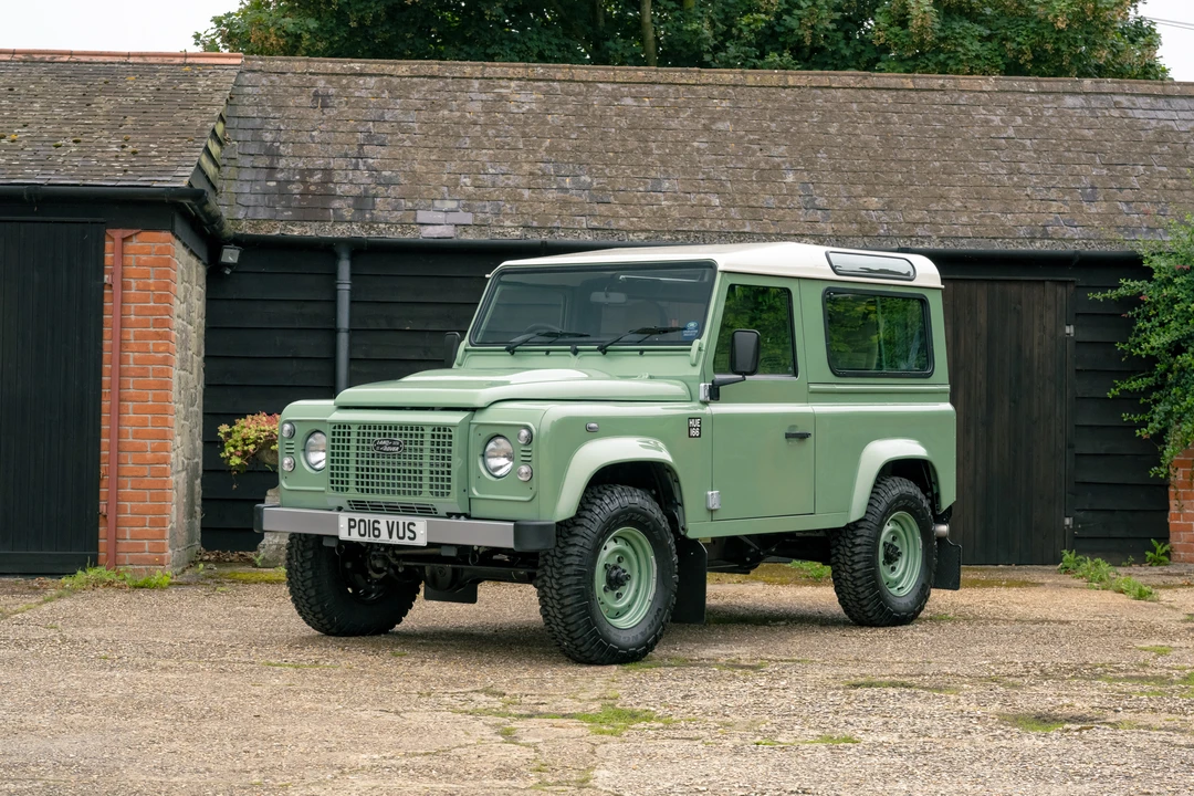 2016 Land Rover Defender 90 - Image 4 of 31