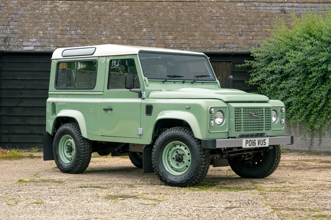 2016 Land Rover Defender 90 - Image 2 of 31