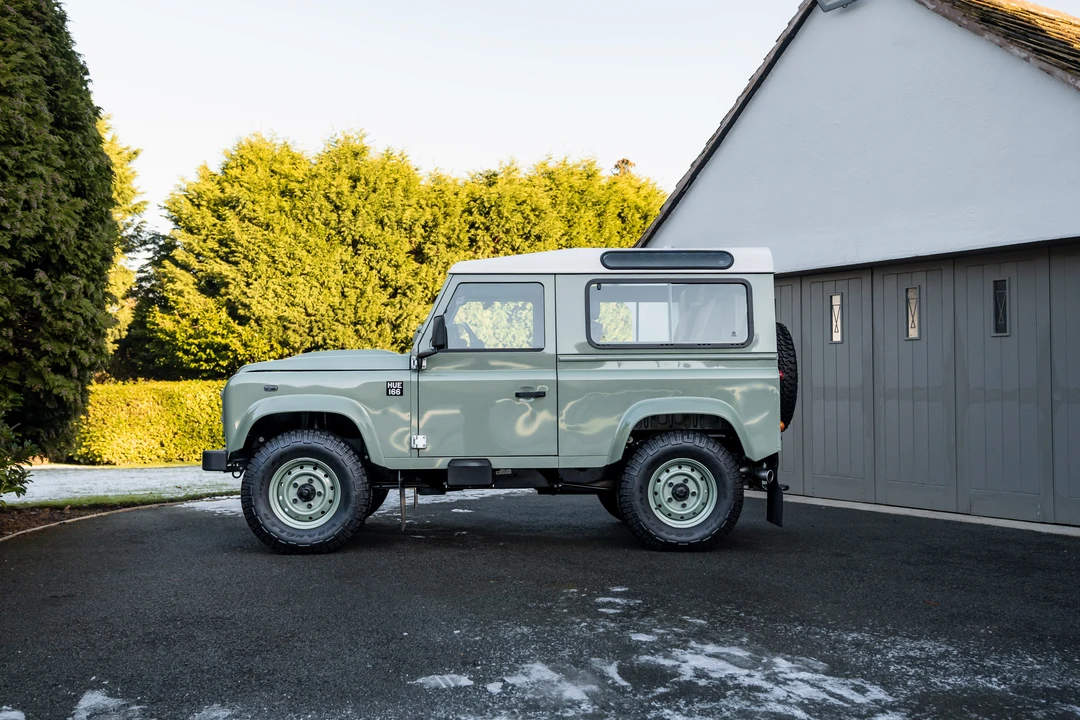 2016 Land Rover Defender 90 - Image 9 of 31