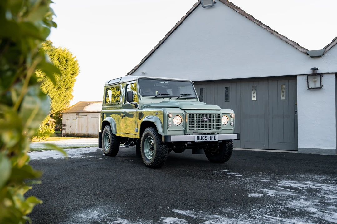 2016 Land Rover Defender 90 - Image 4 of 31